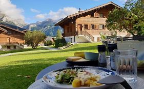 Chalet Spitzhorn - Your Peak Getaway - Private Terrasse & Gratis Parkplatz
