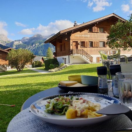 Chalet Spitzhorn - Your Peak Getaway - Private Terrasse & Gratis Parkplatz Gsteig Exterior foto
